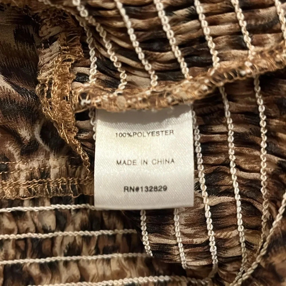 Superdown Lexi Smocked Crop Top in Leopard Size S - Picture 7 of 7